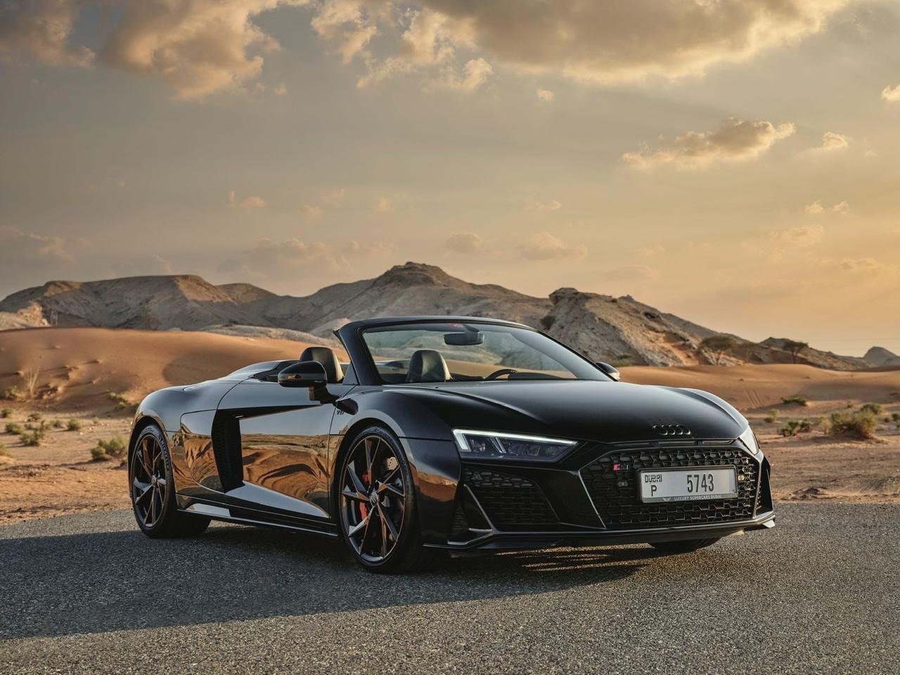 Audi R8 V10 Spyder Performance black front view