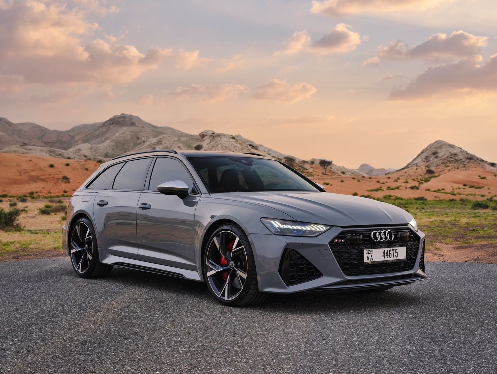 Audi RS6 — vue avant, gris
