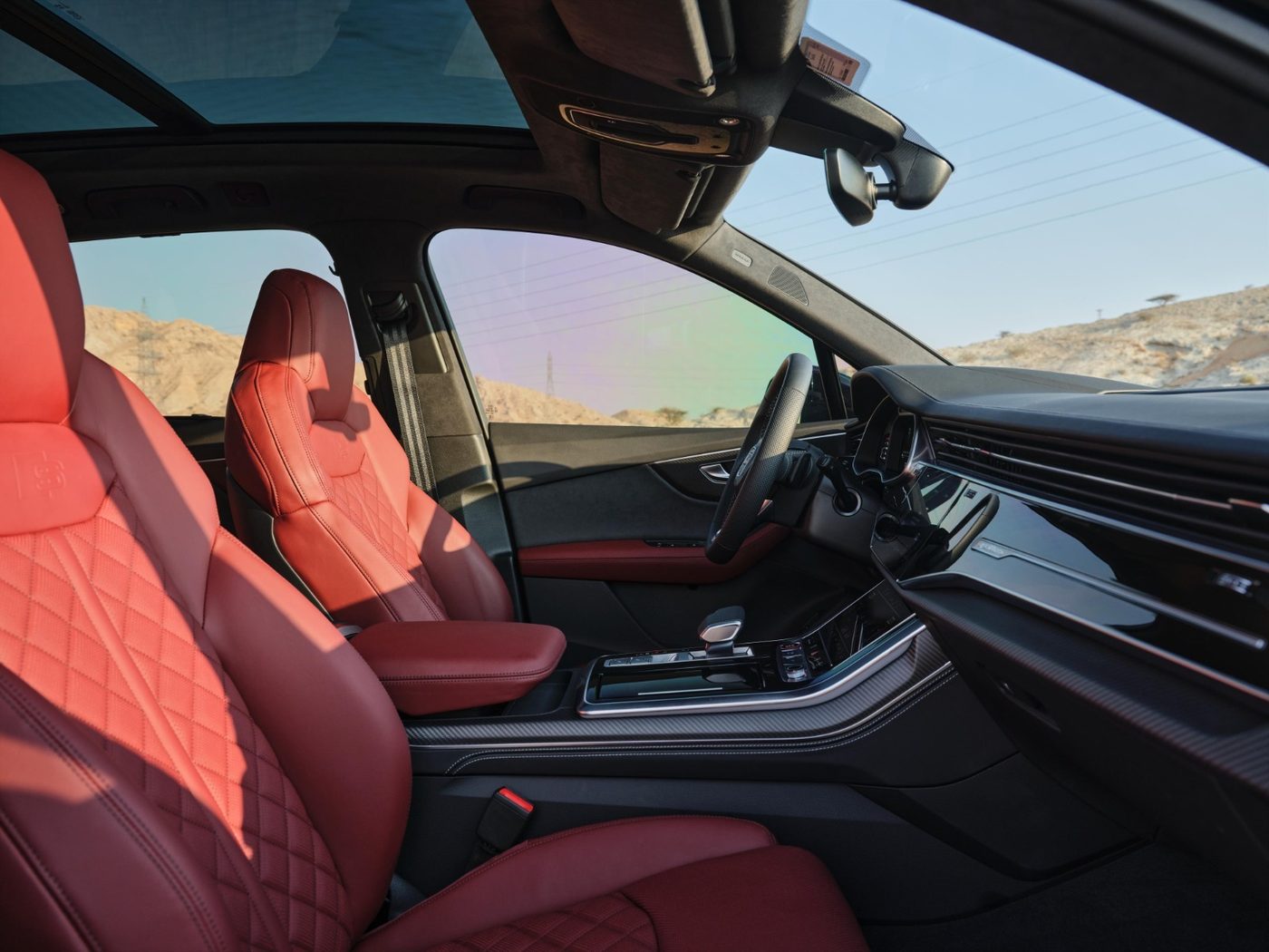 Audi SQ7 — sellerie cuir rouge