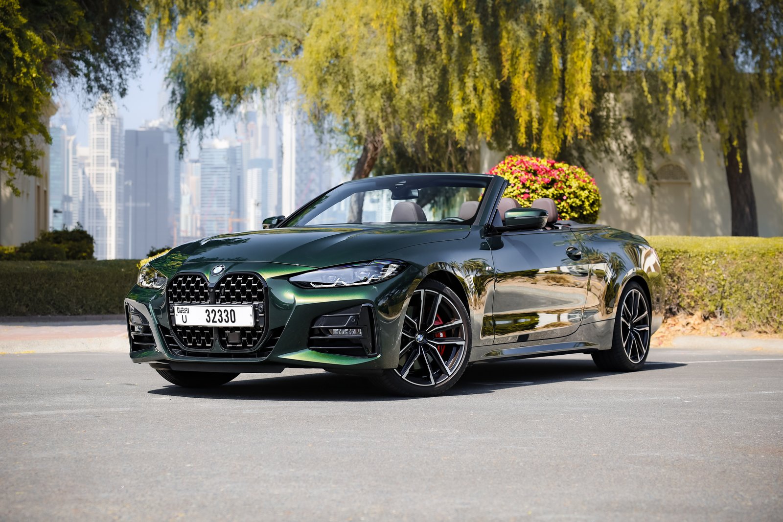 BMW 430i M Sport Cabrio — vue avant, vert