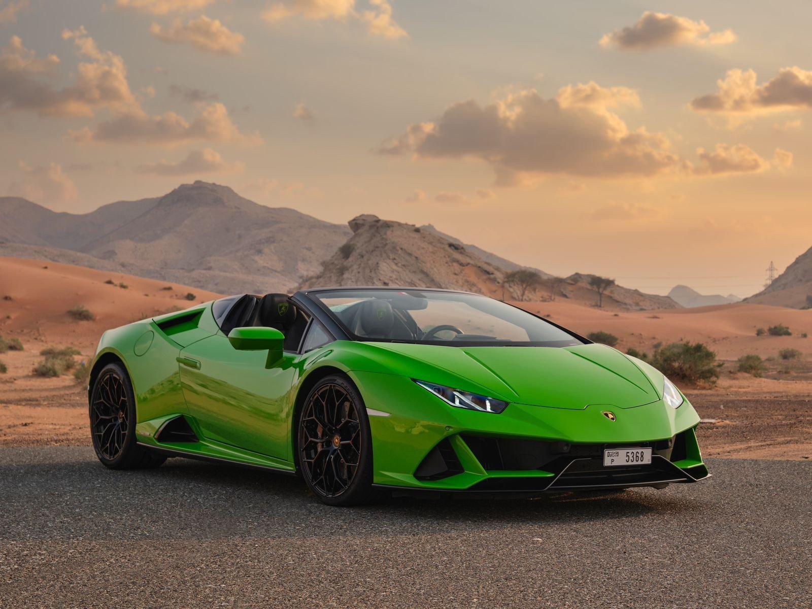 Lamborghini Huracan EVO Spider green front view