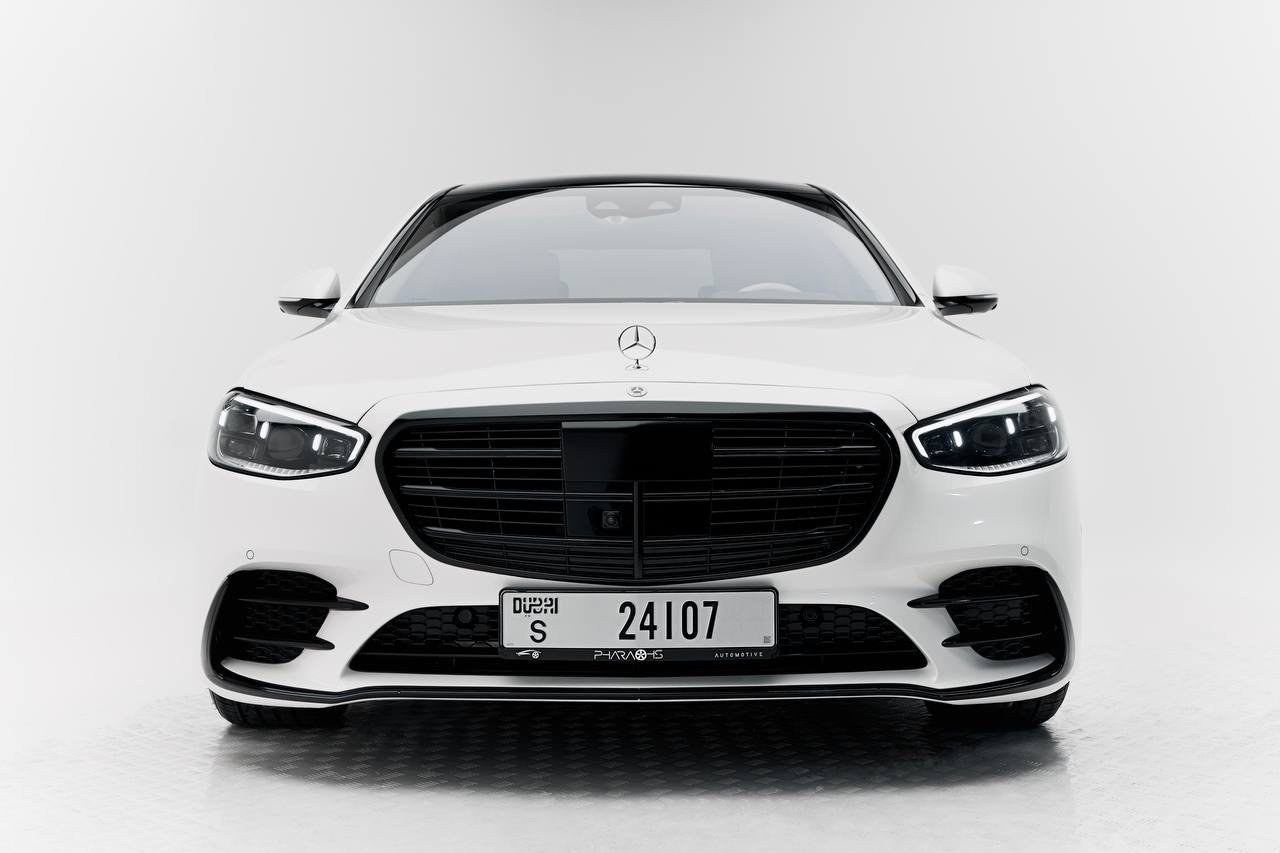 Mercedes-Benz S500 white front view