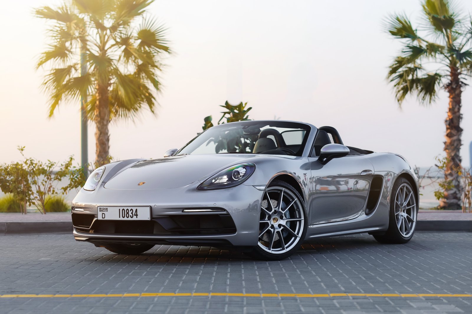 Porsche 718 Boxster GTS — trois-quarts avant, argent