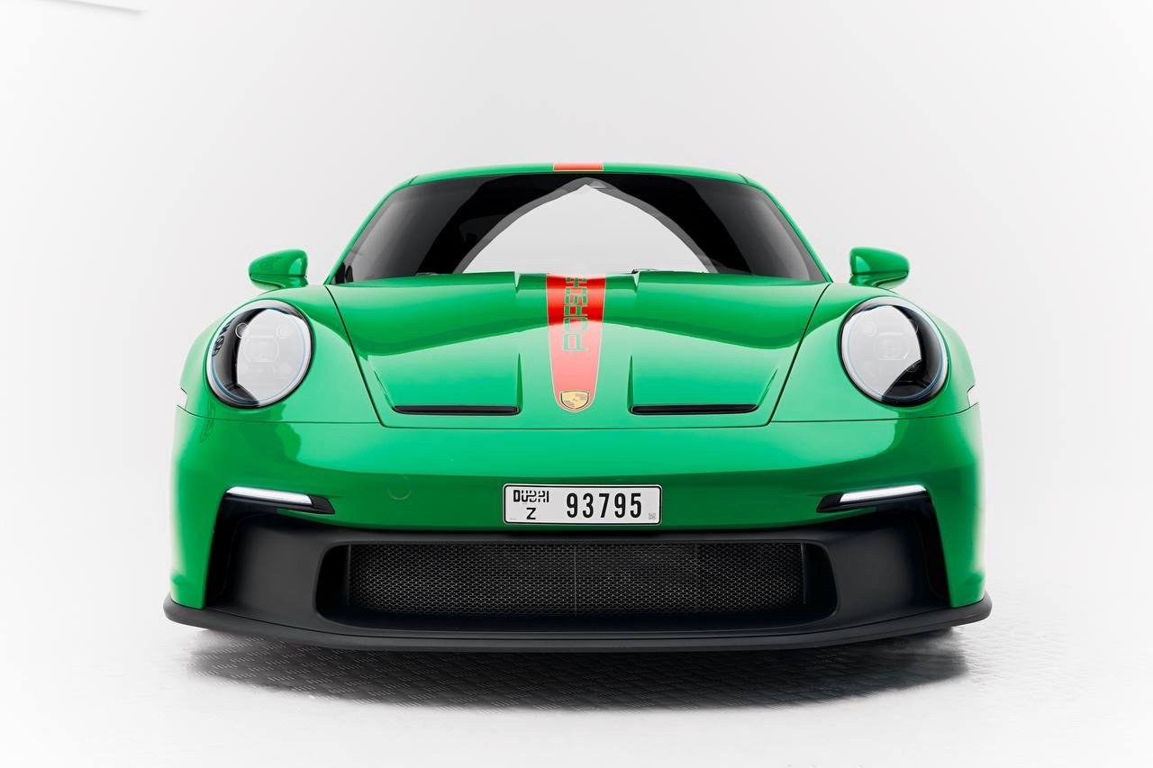 Porsche 911 GT3 green front view