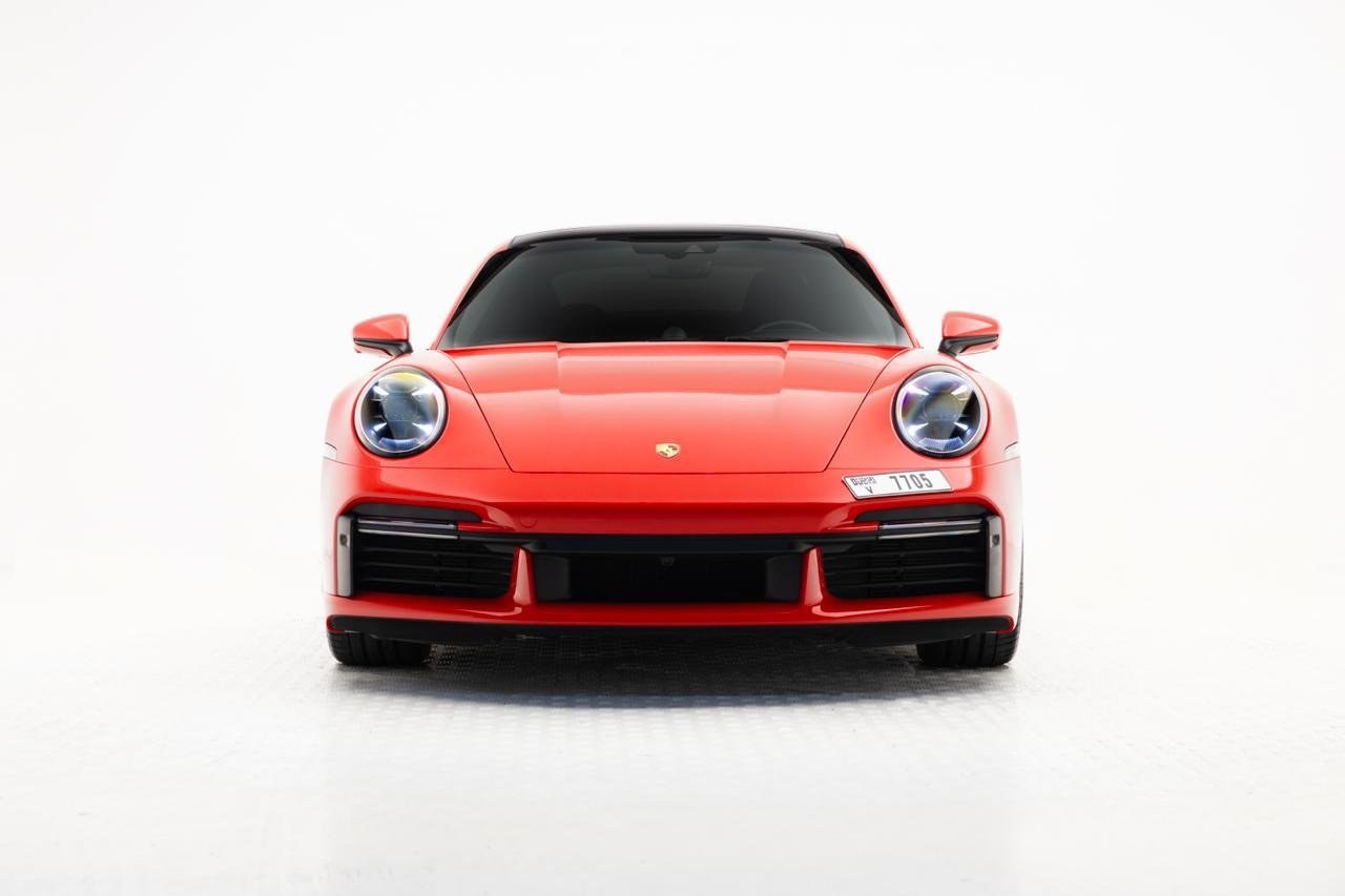 Porsche 911 Turbo — vue avant, rouge