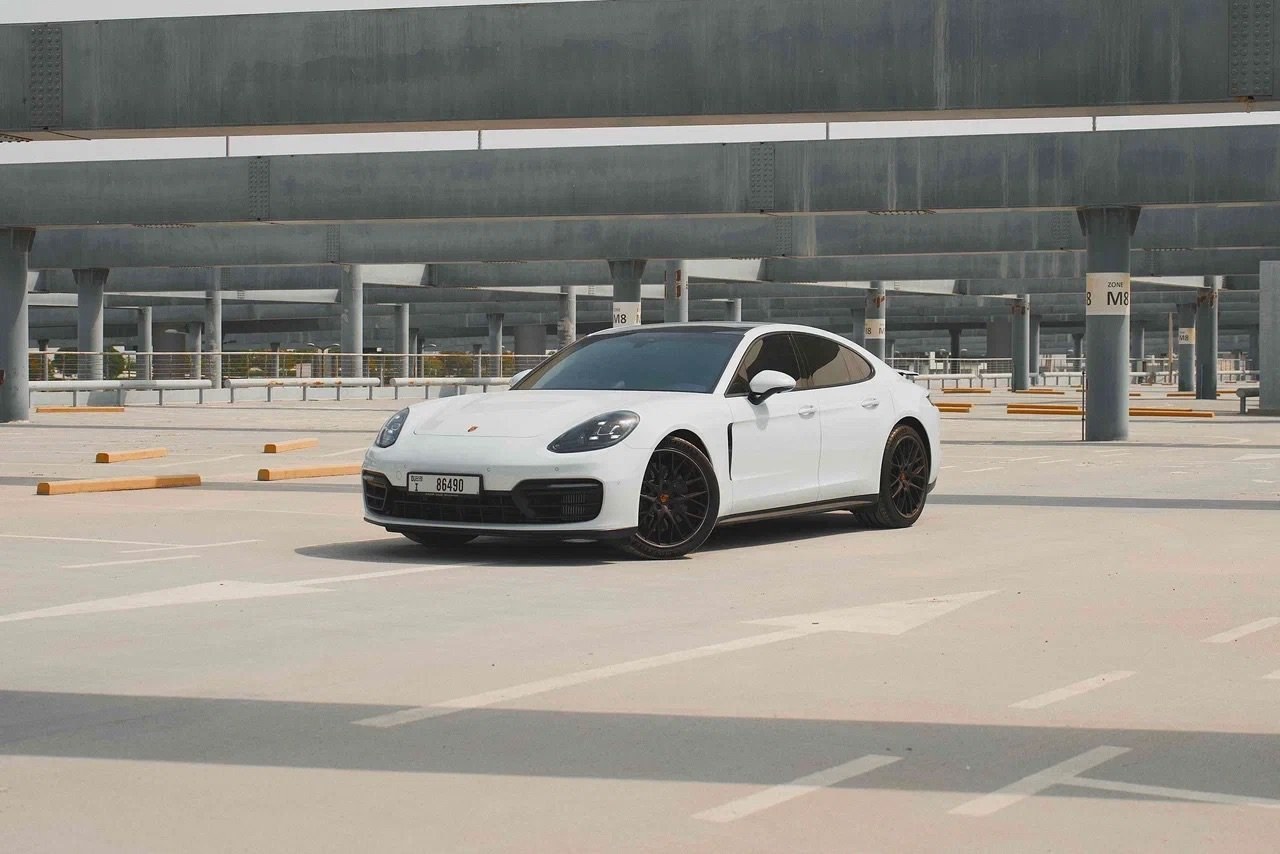 Porsche Panamera — vue avant, blanc