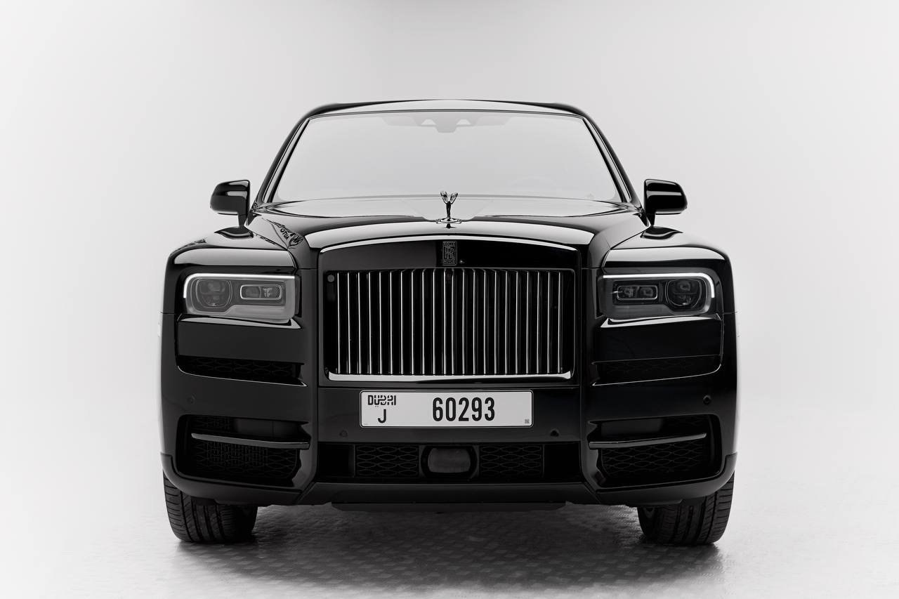 Rolls-Royce Cullinan Black Badge all-black front view