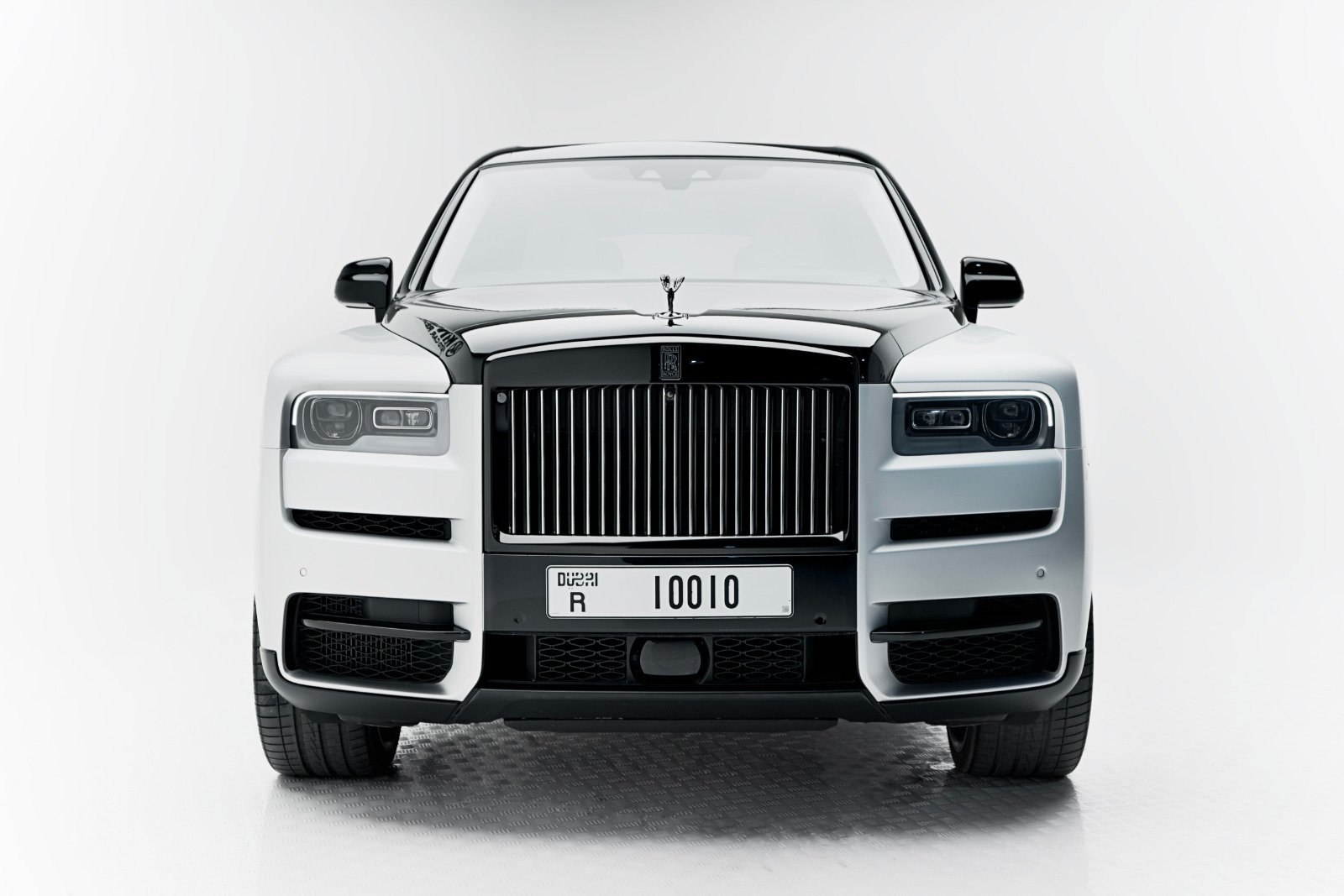 Rolls-Royce Cullinan Black Badge white and black two-tone front view