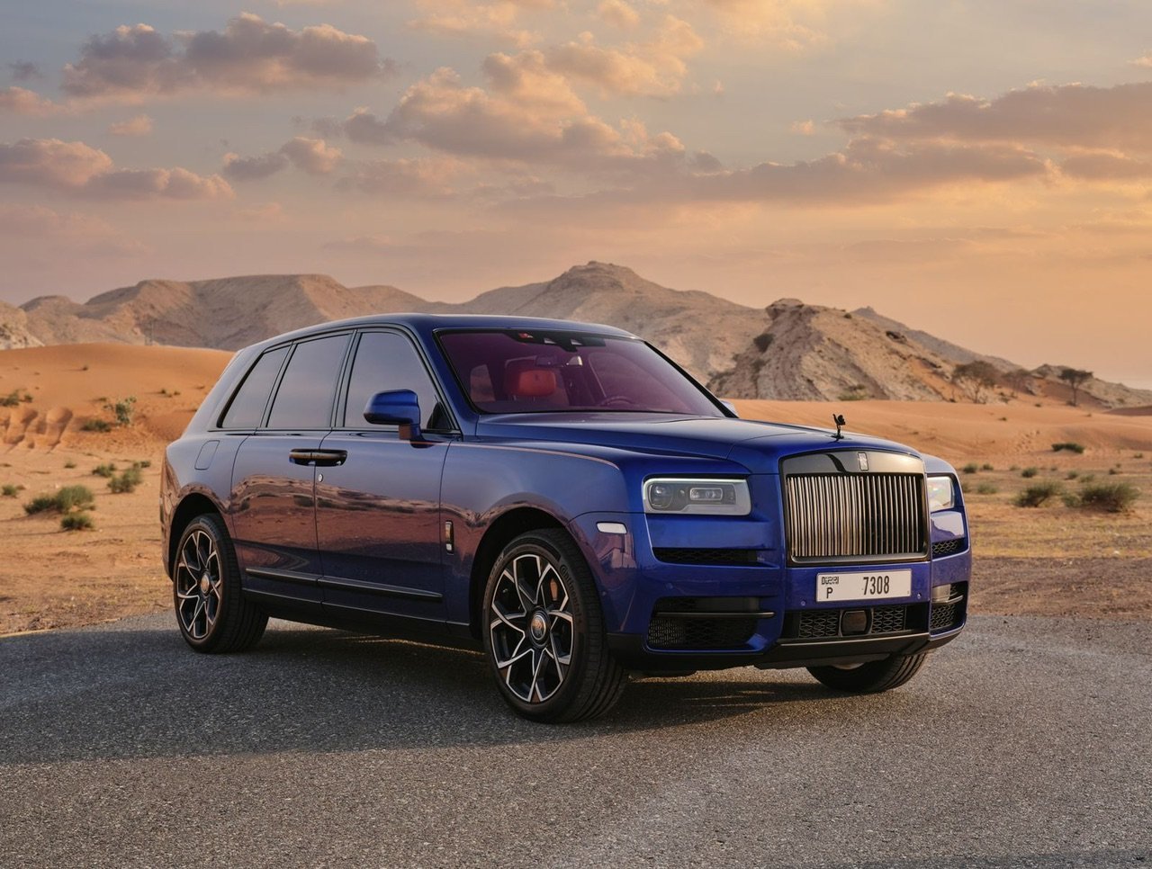 Rolls-Royce Cullinan Black Badge front view