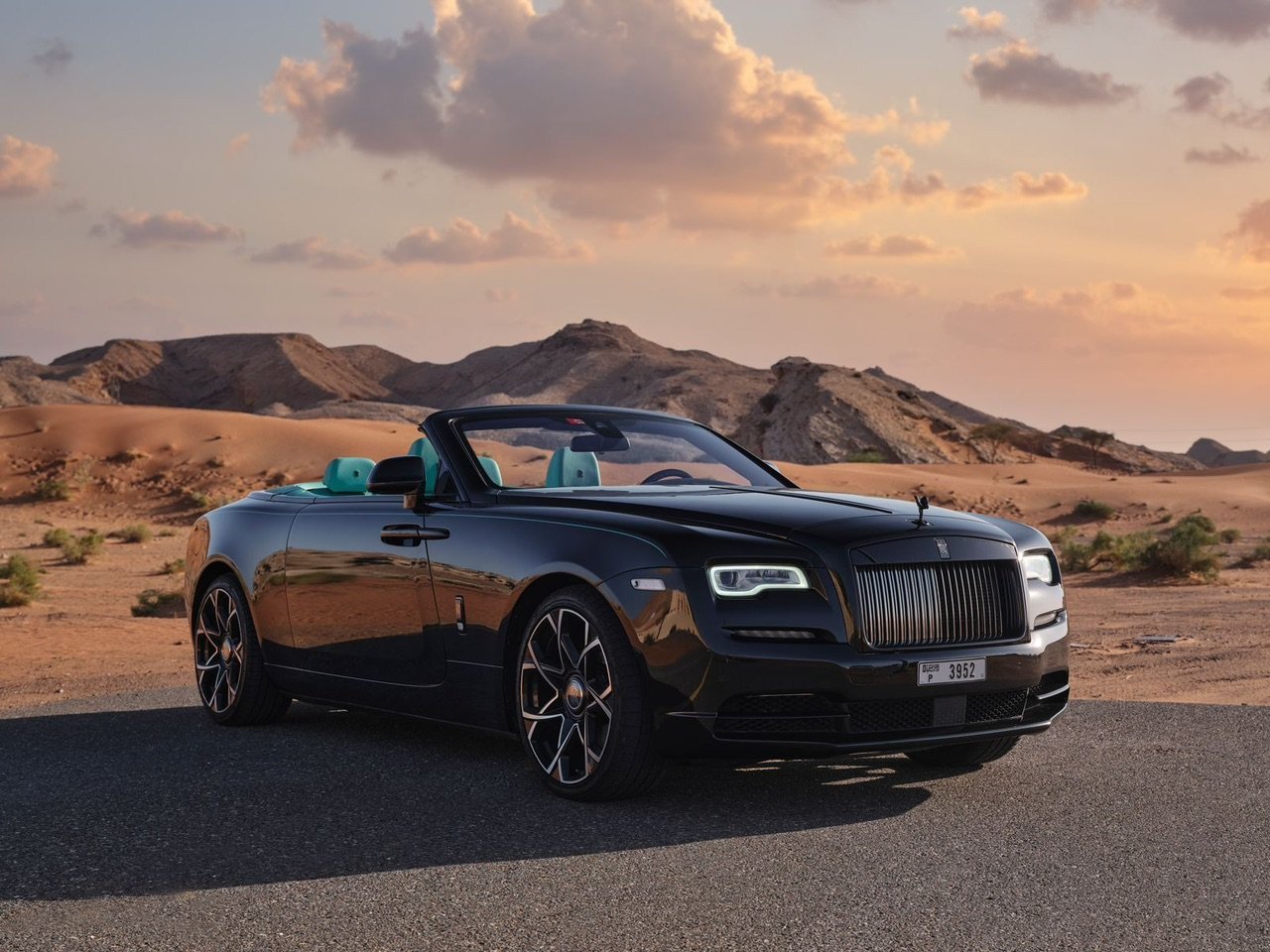 Rolls-Royce Dawn black front view