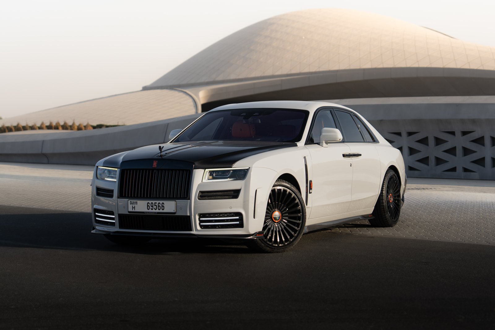 Rolls-Royce Ghost — vue avant, blanc